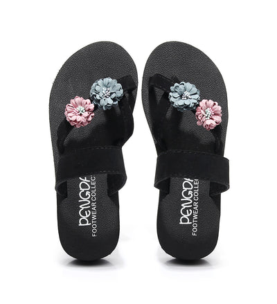 Las nuevas estudiantes de verano usan chanclas