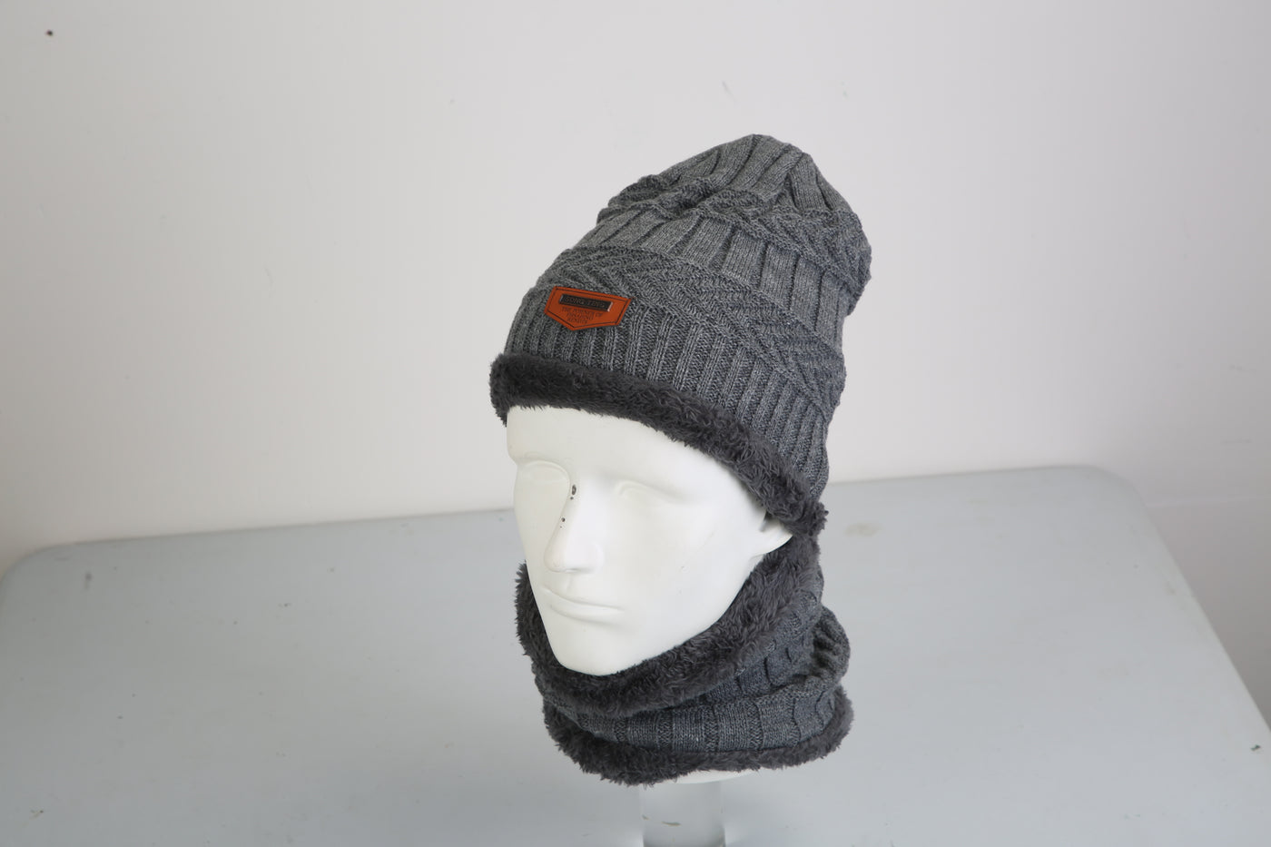 3Pcs Winter Knitted Hat Scarf Gloves Winter Warm Beanie And Touch Screen Gloves Scarf Set Knit Beanie Skull Cap Neck Warmer Mittens For Men Women